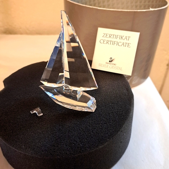 Swarovski crystal sailboat **Broken flag with box and COA - Picture 1 of 4